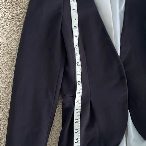 Like new H&M women’s size 4 fit and flare lined blazer - Picture 3 of 3